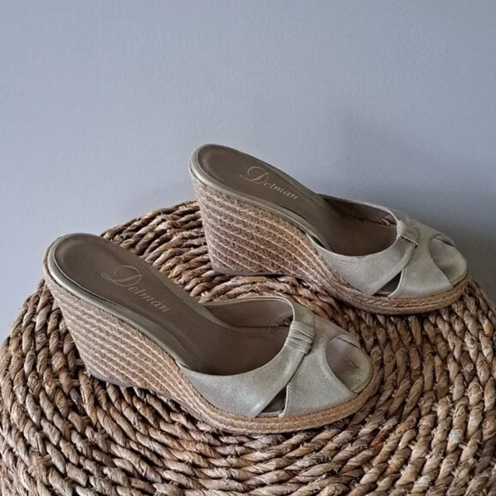 Delman Womens Metallic Gold Espadrille 4.5